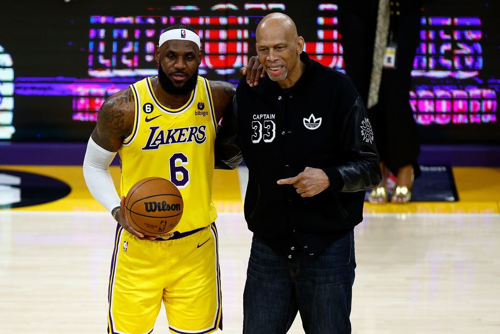 Abdul-Jabbar celebra el récord de LeBron