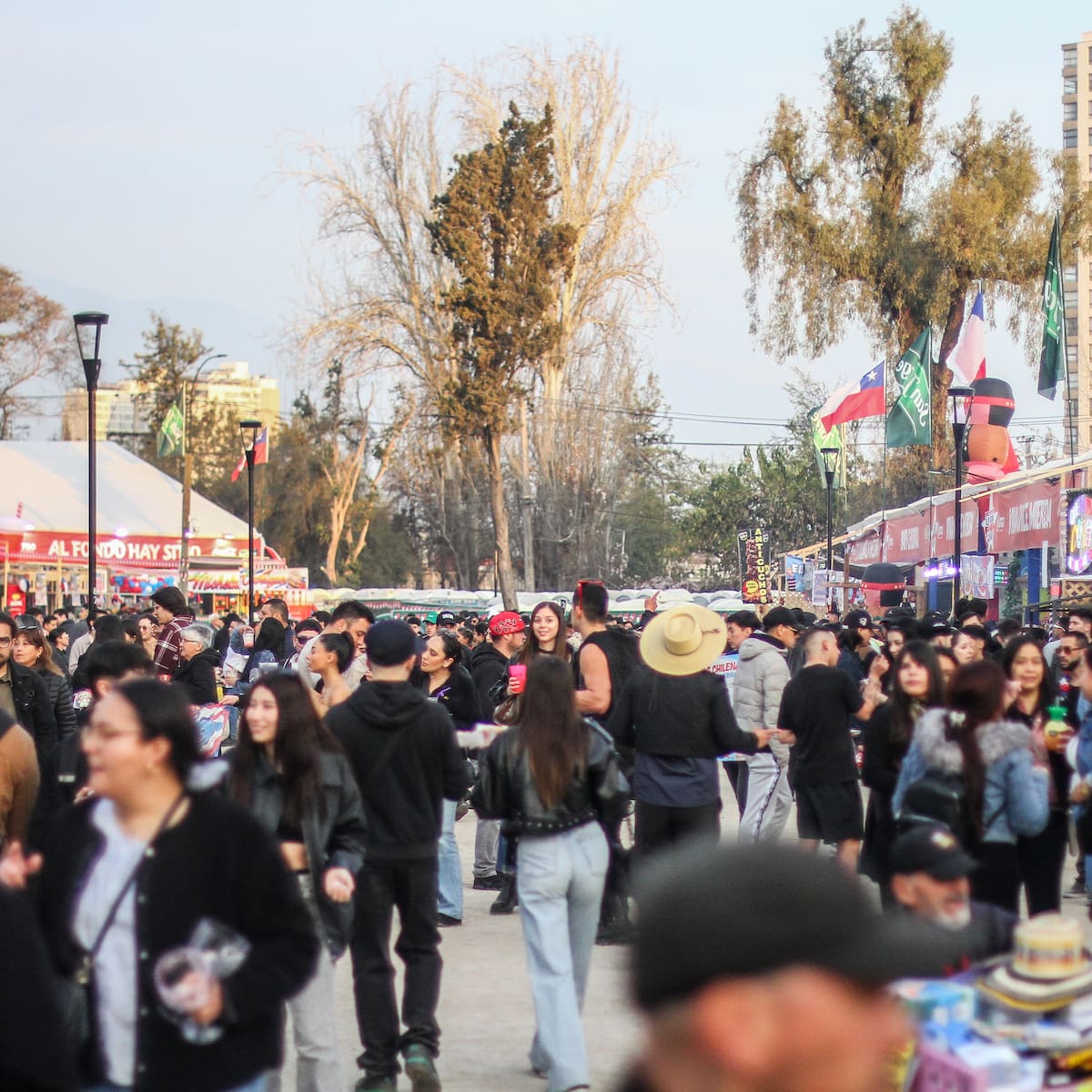 Fondas Fiestas Patrias 2026 en Santiago: precios, artistas, eventos gratis y dónde celebrar el 18 en la RM
