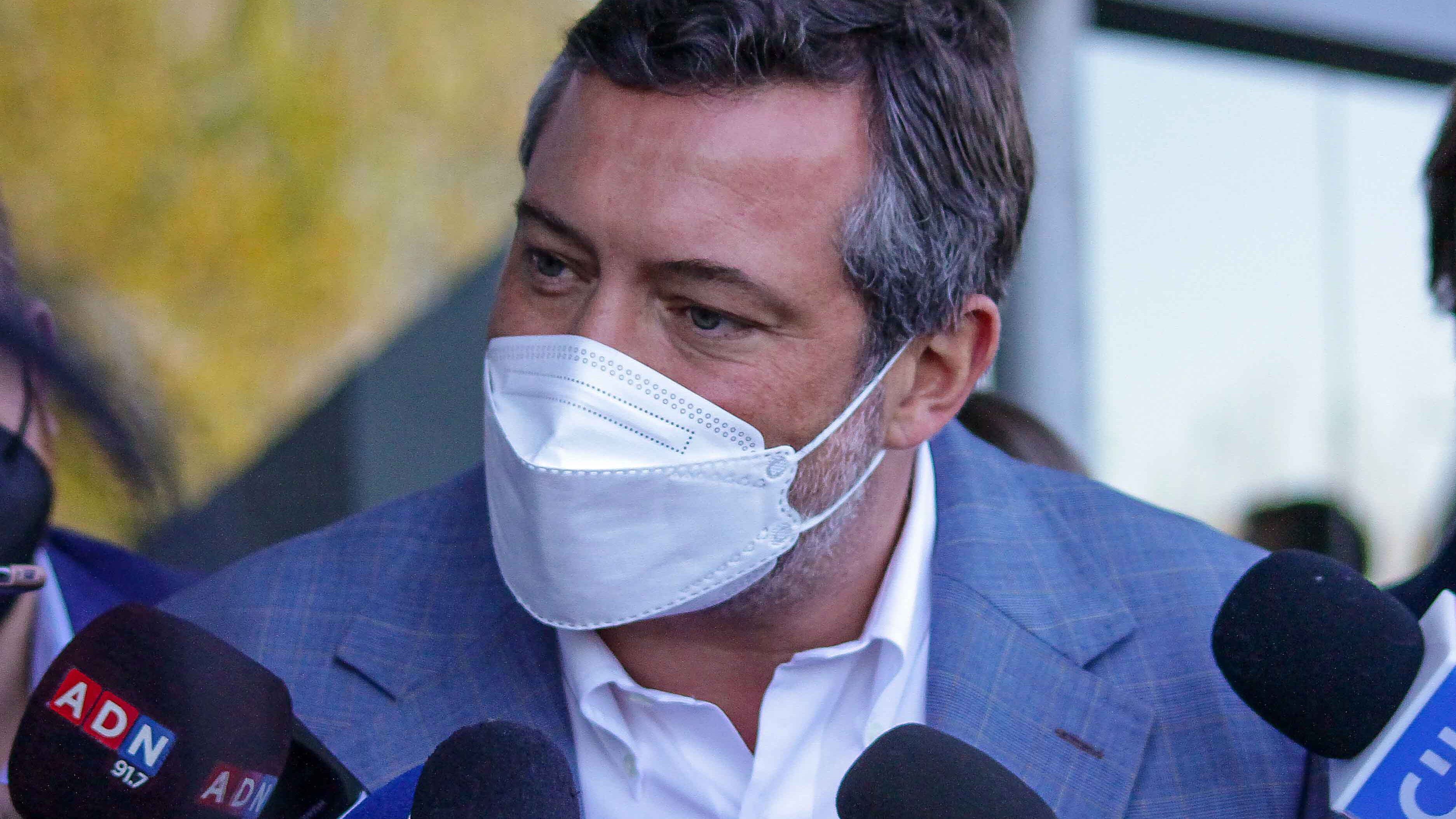Asesor de Sebastián Sichel renunció a campaña tras reportaje
El candidato Presidencial Sebastián Sichel ofrece punto de prensa en el marco del Encuentro EREDE.
FOTO:MATÍAS ARTIGAS/AGENCIAUNO
