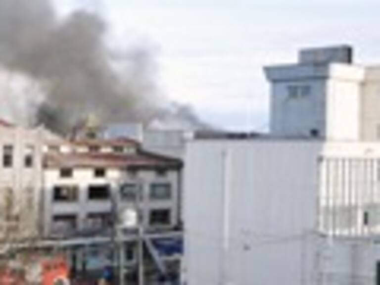 Incendio destruyó centro comercial en Valdivia