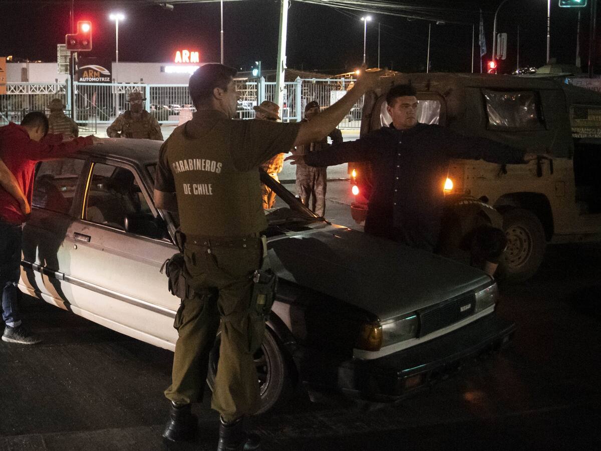 Carabineros informó que hubo 146 detenidos en primera jornada de toque de queda