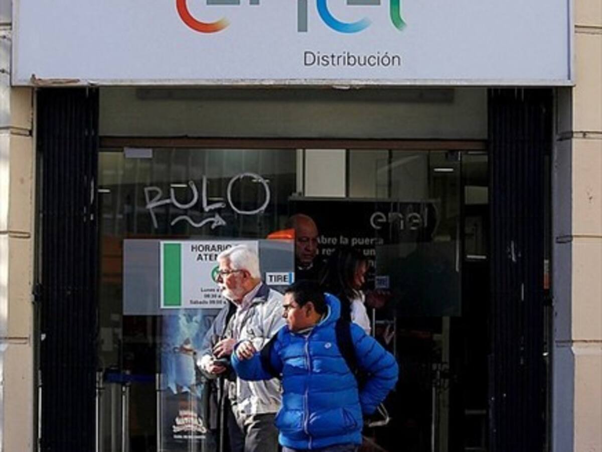 Trabajadores de compañías eléctricas, gas y sanitarias no tendrán derecho a huelga