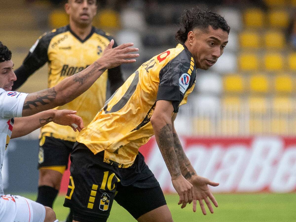 “El jugador quiere venir”: DT de Everton reconoce avances para llegada de Luciano Cabral