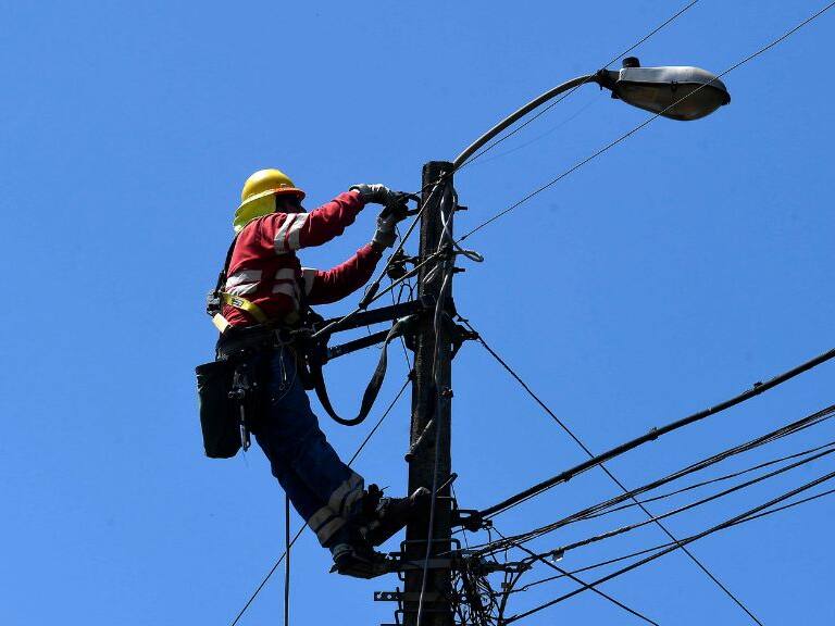 Alza de tarifas eléctricas: académico explica cómo, cuánto y hasta cuándo regirá
