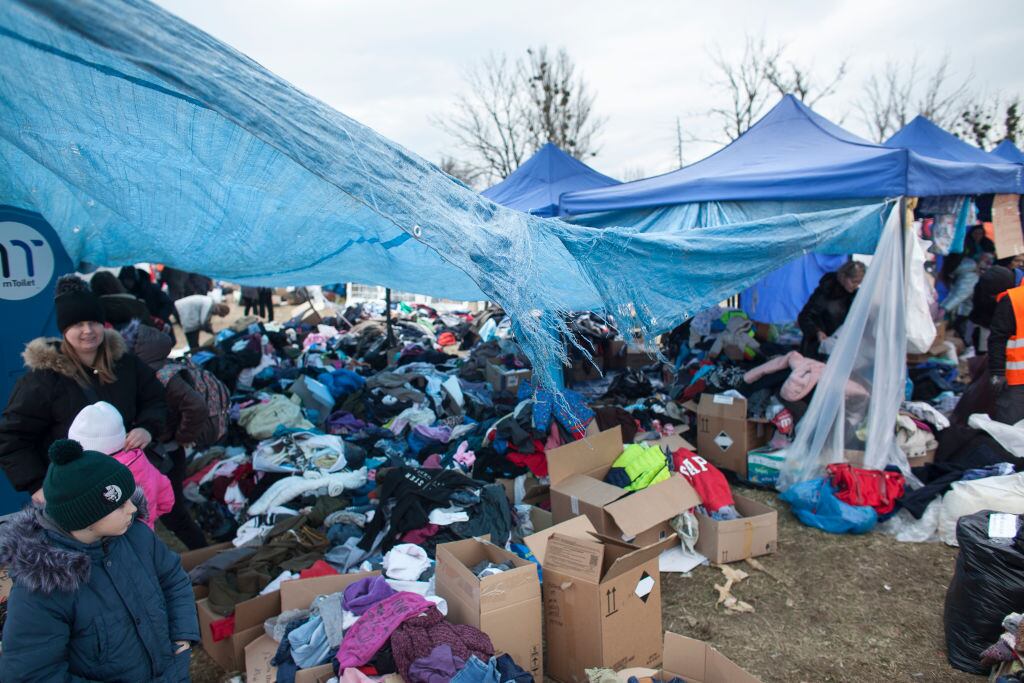 Refugiados ucranianos vistos en las cercanías de Przemysl en Polonia