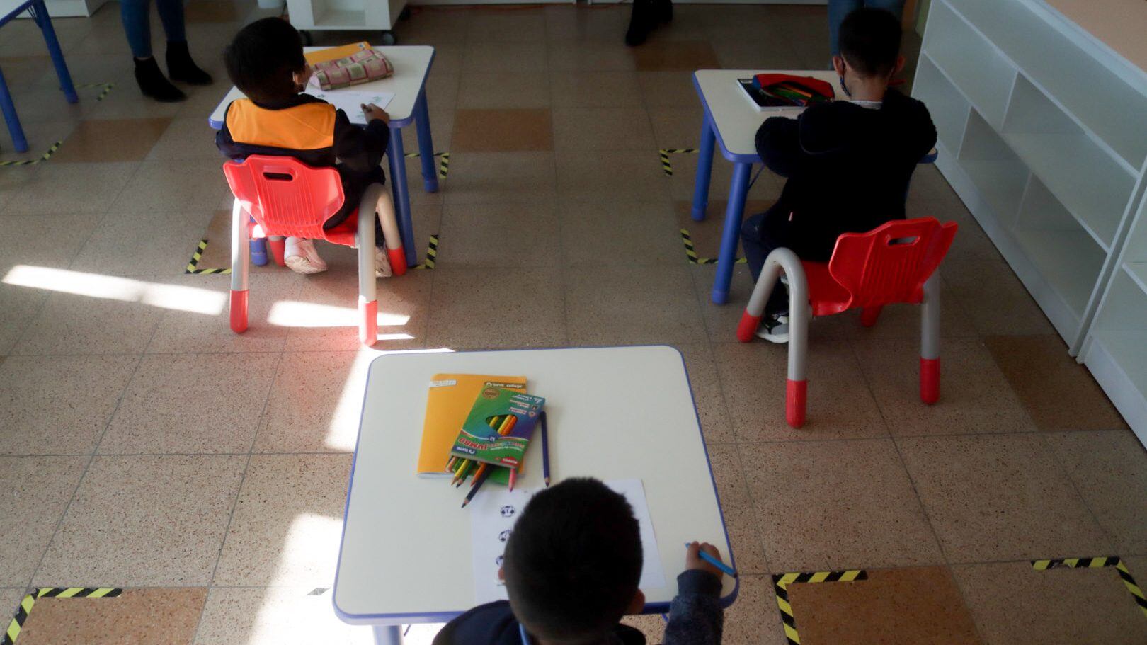 11 de Mayo de 2021 / CHIGUAYANTE
Escuela John F Kennedy de Chiguayante reabre sus puertas para los y las estudiantes de Pre basica para la presencialidad de sus clases, durante el estado de catastrofe de la pandemia covid-19
FOTO: CAMILO CASTRO / AGENCIAUNO
