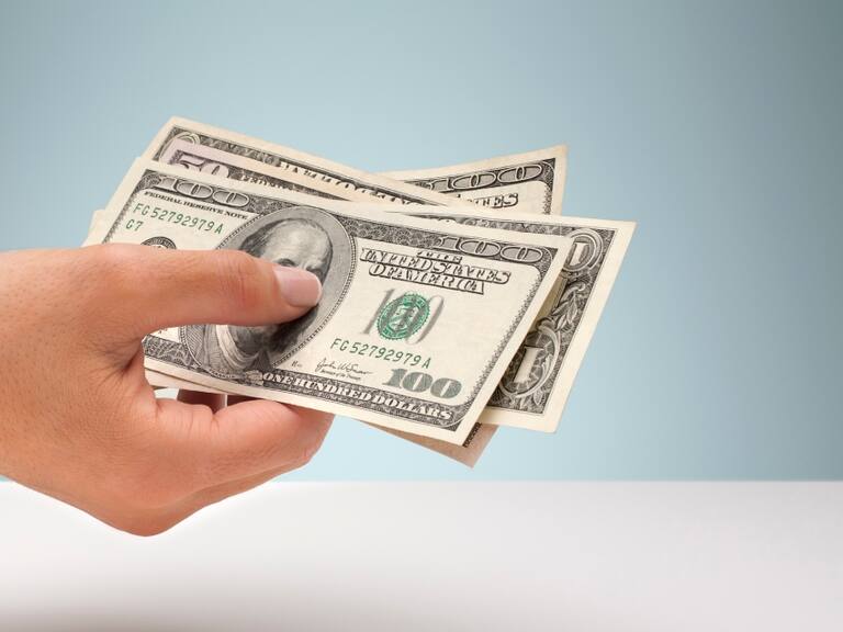 Dólar en Chile: divisa cierra a la baja y desciende de los $880