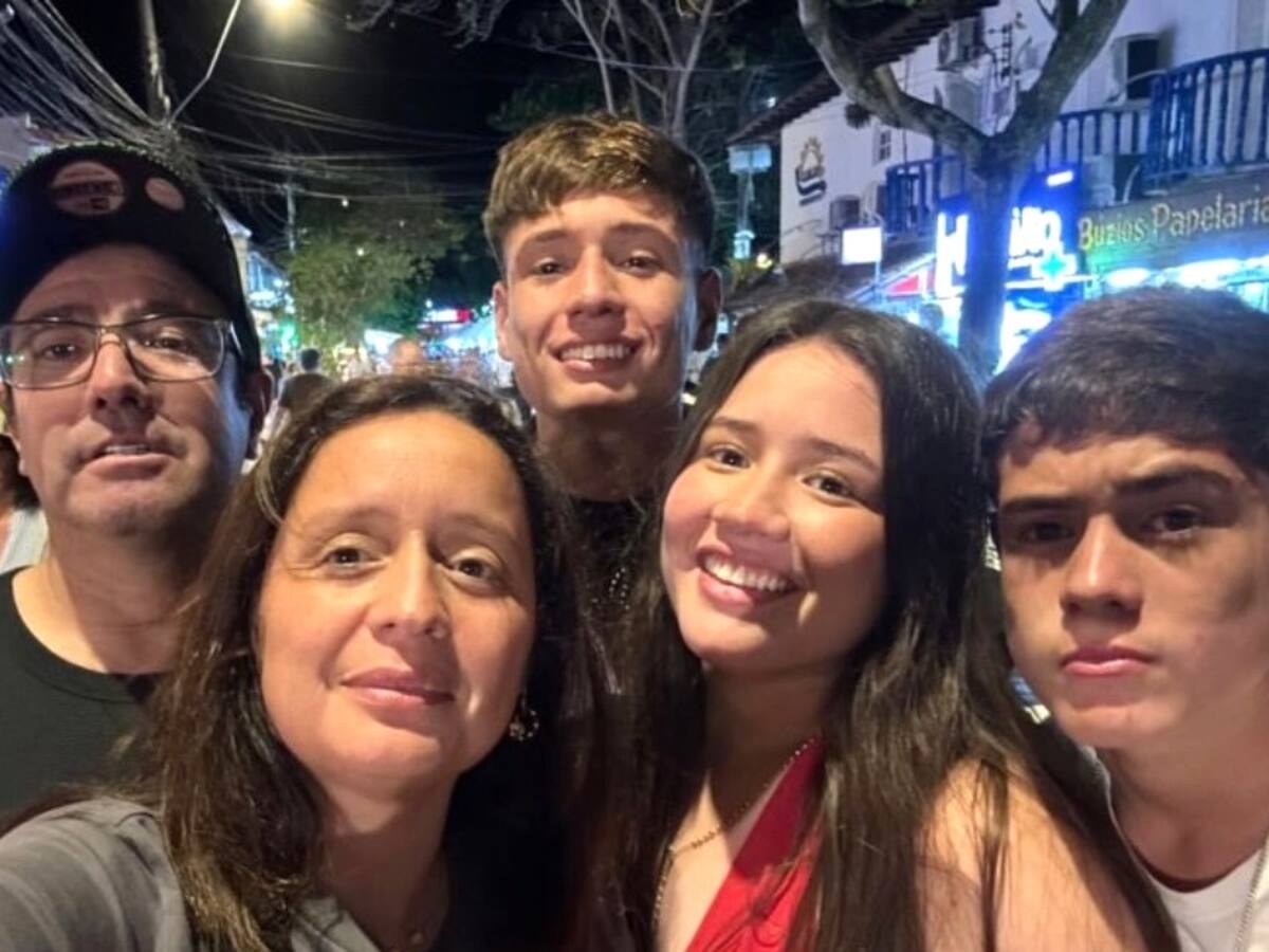 “Es difícil estar separados como familia; acá el fútbol es más competitivo y él se ha esforzado mucho para adaptarse”