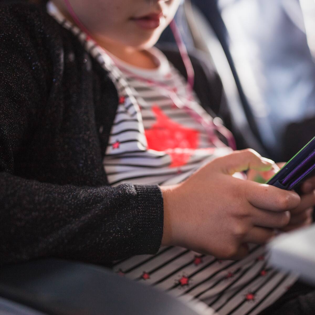 Tener un celular antes de esta edad aumenta riesgos de obesidad, depresión e insomnio