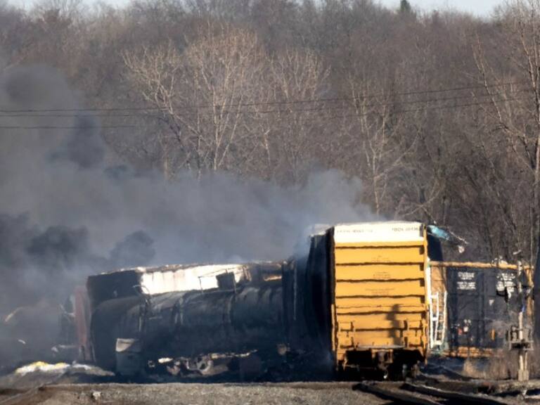 Residente de Ohio interponen demanda colectiva tras emergencia química