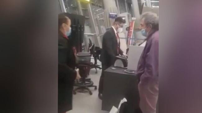 Médico fue grabado agrediendo a funcionarios de una aerolínea y la PDI | Captura