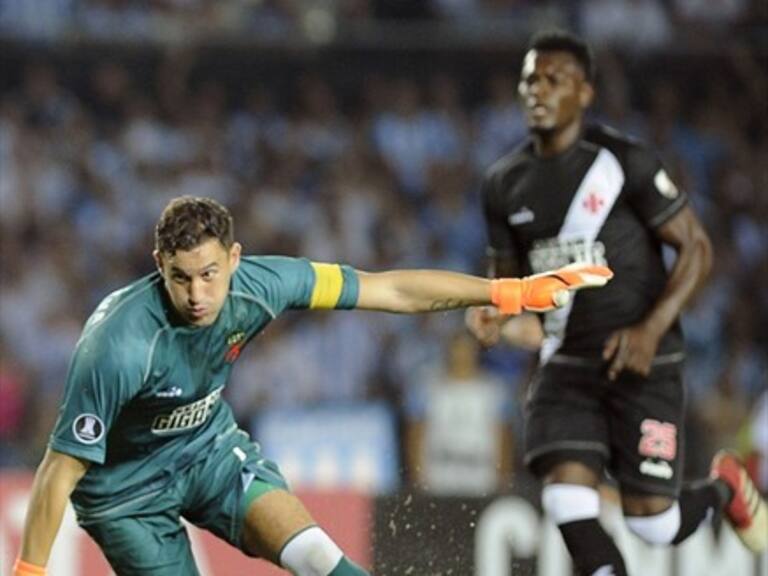 Racing aplastó a Vasco da Gama y lidera en solitario el Grupo E