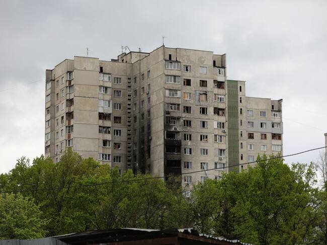 Un edificio dañado por los ataques en la ciudad de Járkov