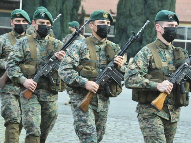 Gobierno define siete pasos previos al uso de armas letales para los militares en las fronteras