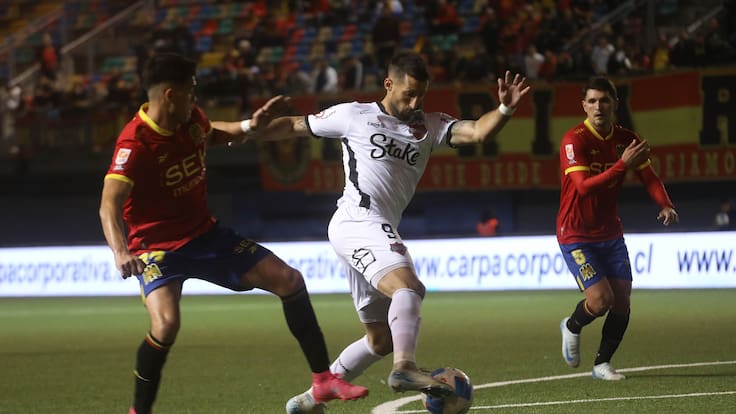 Un goleador del fútbol chileno cambia de equipo para 2026: fichaje oficial