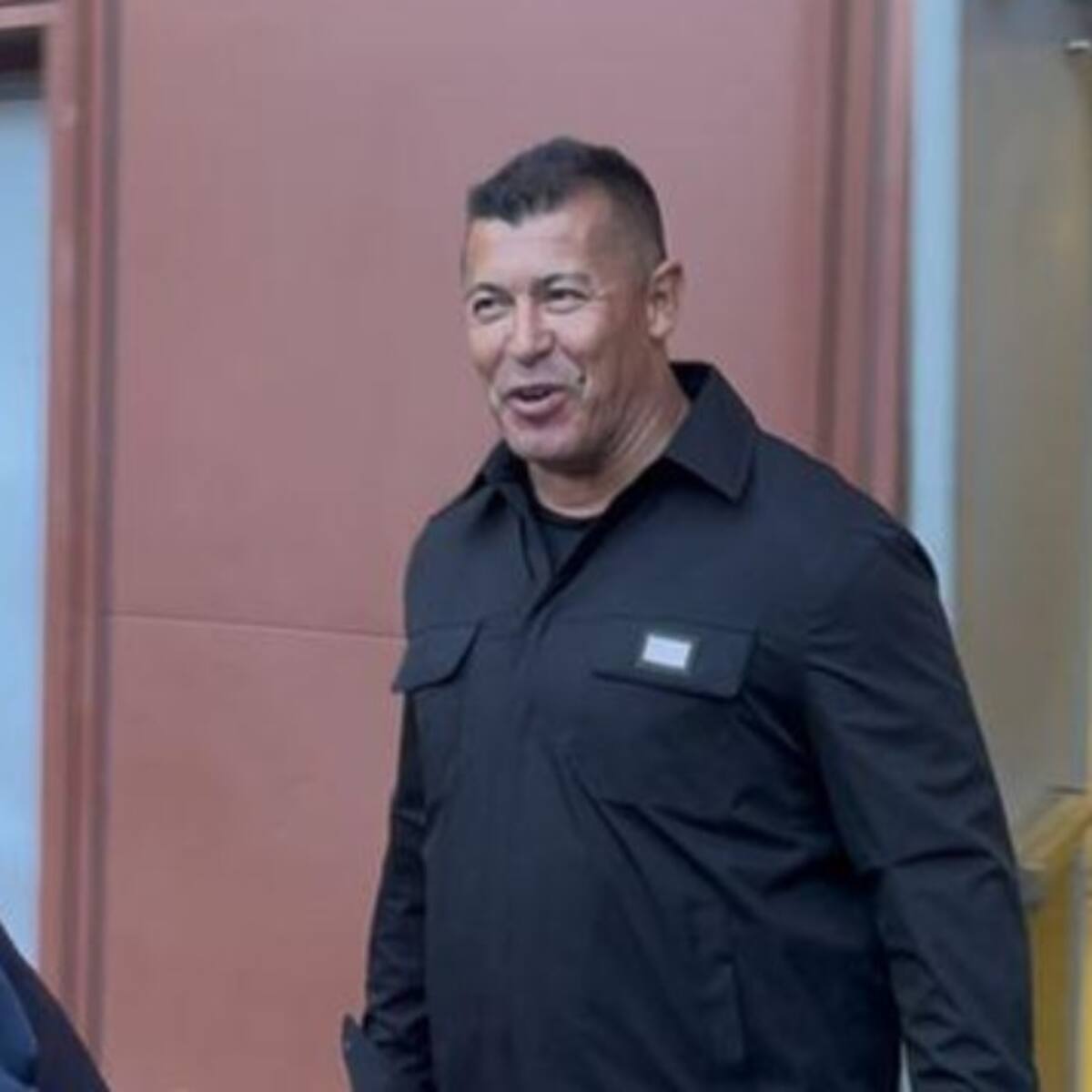 Jorge Almirón vuelve a Chile tras las vacaciones y deja un mensaje de cara a los duelos contra la UC y la U