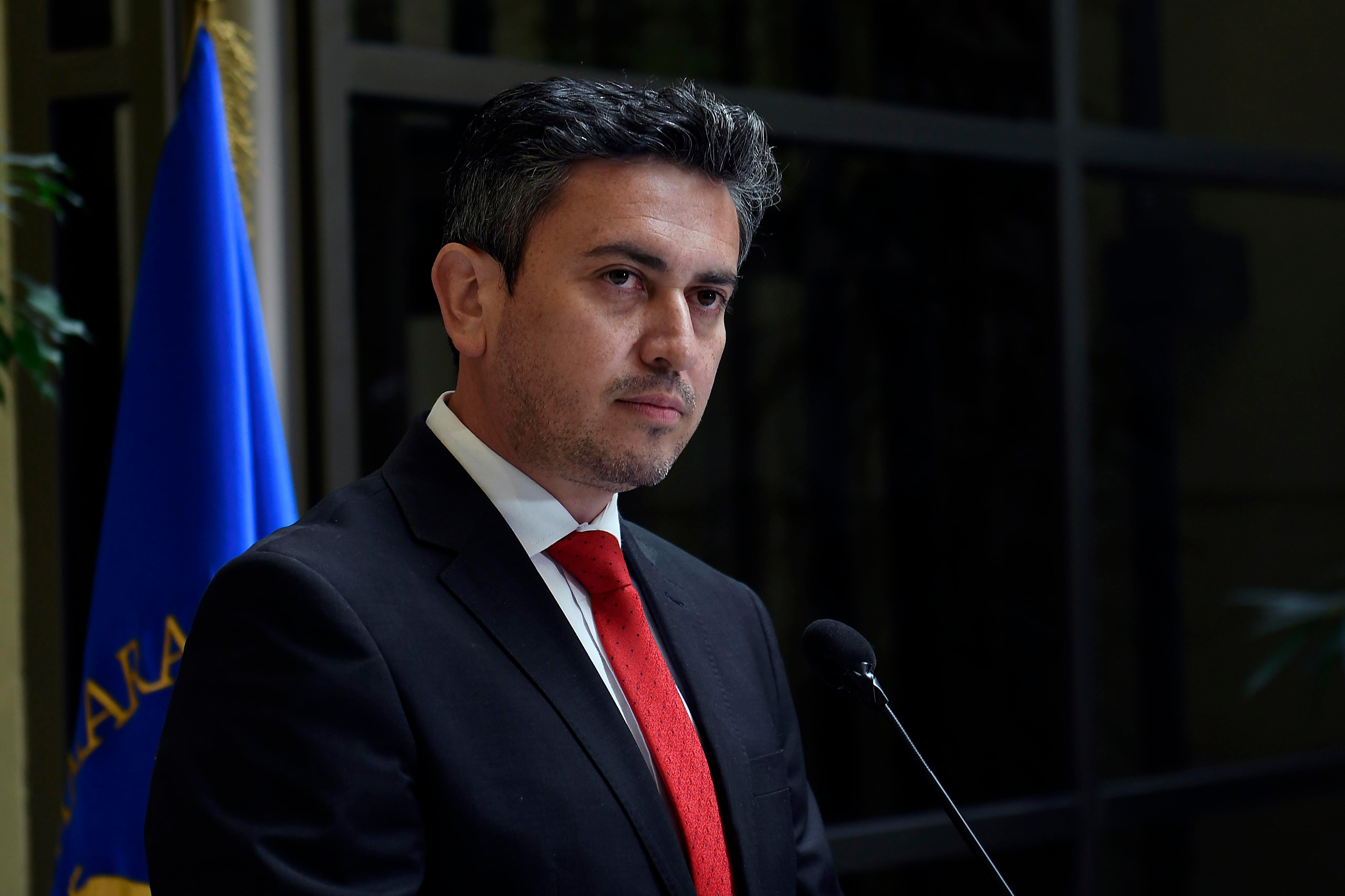 Diputado Ojeda causa polémica al proponer que vuelva el maltrato a las escuelas
