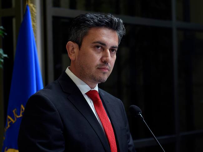 Diputado Ojeda causa polémica al proponer que vuelva el maltrato a las escuelas