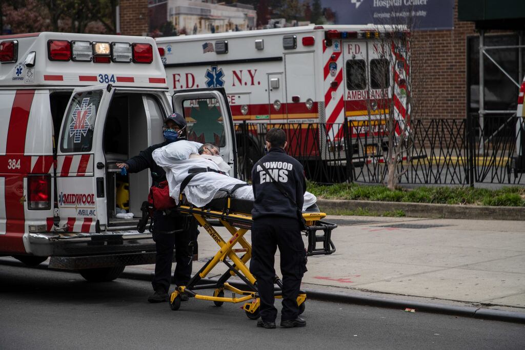 Un paciente llega al Hospital de Brooklyn