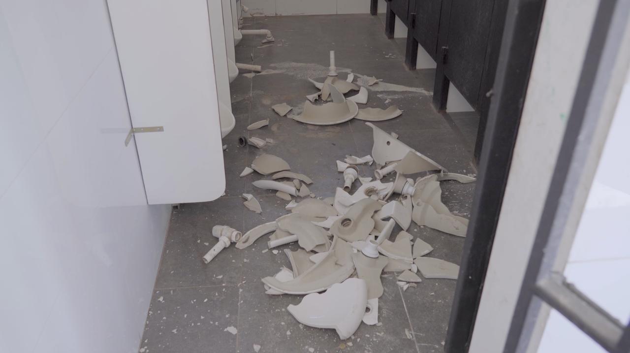 Destrozos en Liceo Andrés Bello de La Florida