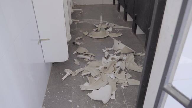 Destrozos en Liceo Andrés Bello de La Florida