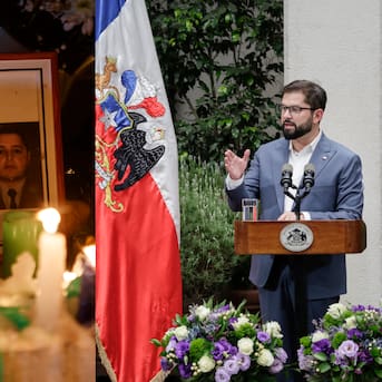 Presidente Boric instruye a todas las escuelas públicas a realizar homenaje a mártires de Carabineros este lunes