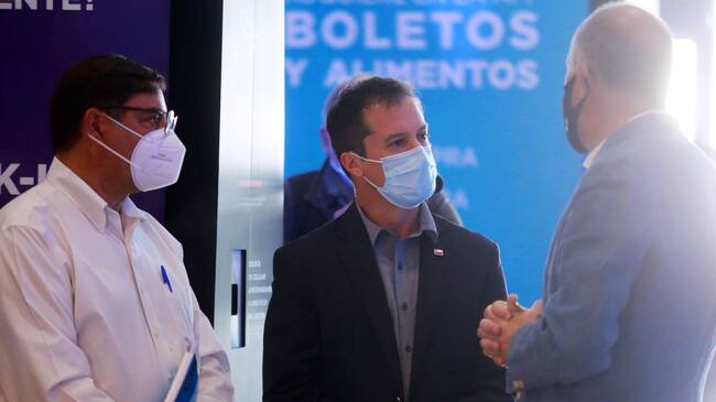 17 de Febrero del 2021/ SANTIAGO
El ministro de Economía, Fomento y Turismo Lucas Palacios, junto a las autoridades sanitarias y de la intendencia de la Region Metropolitana, dan el vamos a la reapertura de las salas nacionales de cine en el marco del plan Paso a Paso, en medio de la pandemia de COVID-19.
Fotos: JOSÉ FRANCISCO ZUÑIGA/ AGENCIAUNO