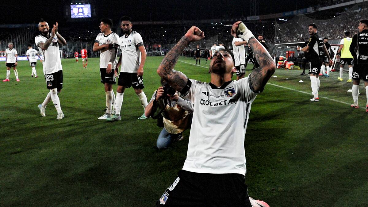 Javier Correa se rinde por completo ante los hinchas de Colo Colo: “Están locos, no me había tocado vivir algo así”