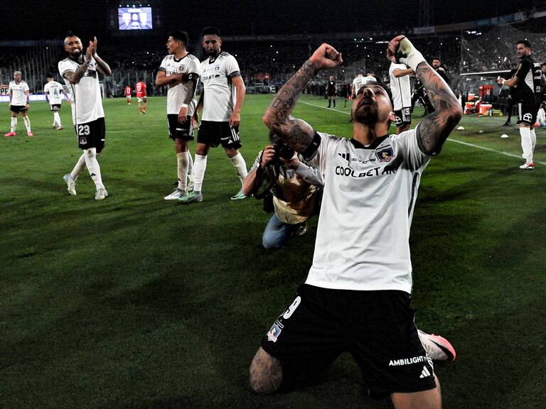Javier Correa se rinde por completo ante los hinchas de Colo Colo: “Están locos, no me había tocado vivir algo así”
