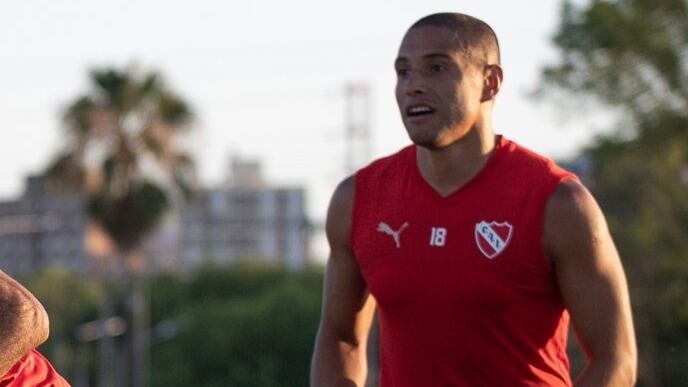 ¿No llega a Colo Colo? Leandro Benegas fue titular en amistoso de Independiente ante Quilmes