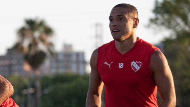 ¿No llega a Colo Colo? Leandro Benegas fue titular en amistoso de Independiente ante Quilmes