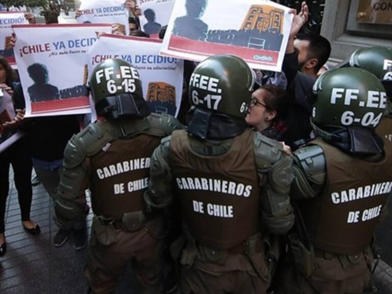 INDH se querella por torturas tras agresión de Carabineros a estudiante