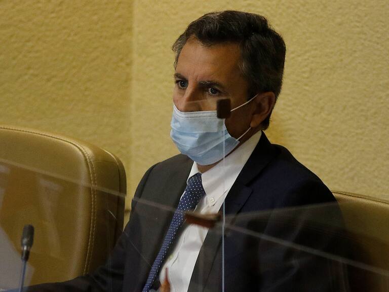 «Puerta a puerta»: Gonzalo de la Carrera se burla del Apruebo y el Servel con imagen de cementerio