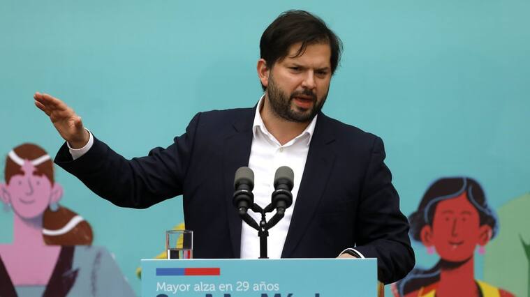 23 de Mayo de 2022/SANTIAGOEl Presidente de la Repblica, Gabriel Boric Font, encabez la ceremonia de promulgacin de la ley que reajusta el sueldo mnimo y entrega subvenciones a las pequeas y medianas empresas.
FOTO:CRISTOBAL ESCOBAR/AGENCIAUNO