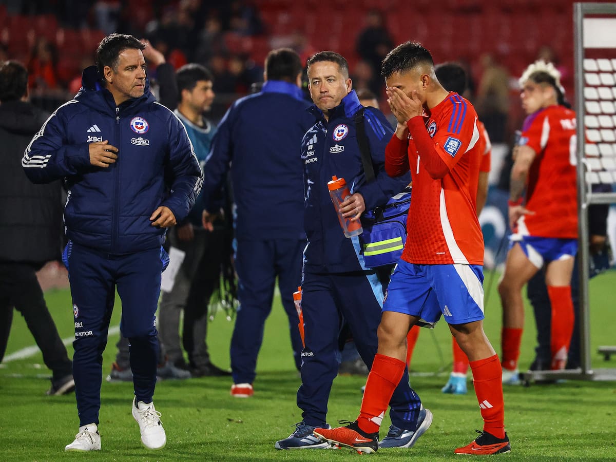 Alarma encendida en Colo Colo: Vicente Pizarro se lesiona en el partido con Bolivia y es duda para Copa Libertadores