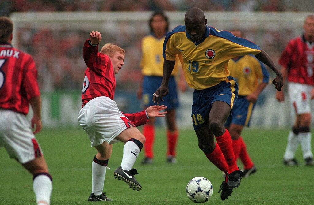 Freddy Rincón enfrentando a Inglaterra durante el Mundial de Francia 1998