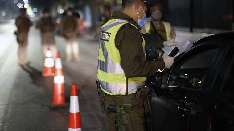 Carabineros militares cuarentena toque de queda