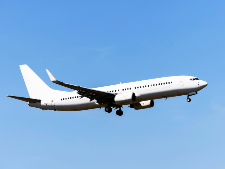 Conocida aerolínea anuncia devolución de dinero a pasajeros: revisa acá si puedes acceder a la compensación