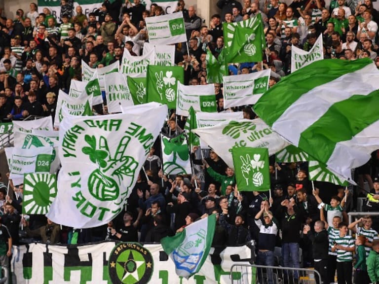 Viralizan festejo de hinchas irlandeses por la muerte de la Reina Isabel II: el club condenó las burlas de su afición