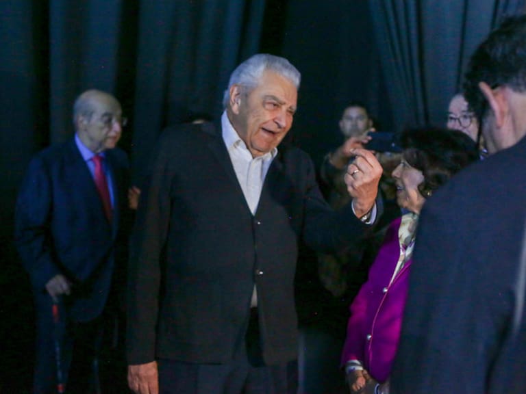 Don Francisco como invitado estelar y los tensos comerciales: Lo que no se vio del controvertido debate Anatel entre Jara y Kast