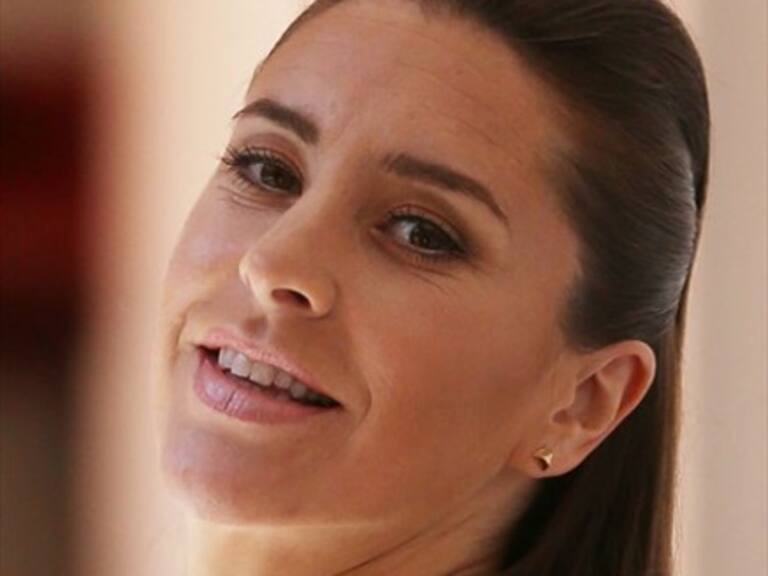 Patricia López deleita en redes con osado escote