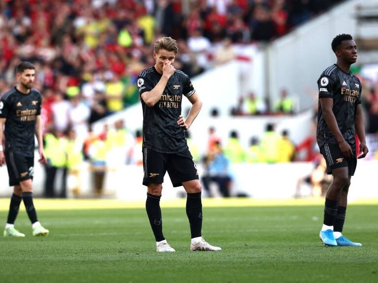 Arsenal cayó ante el Nottingham Forest y transformó al Manchester City en tricampeón de la Premier League