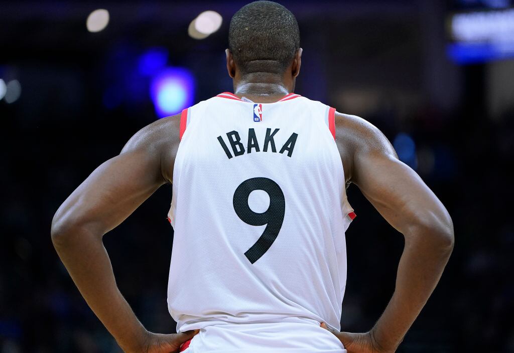 Serge Ibaka en un partido de los Toronto Raptors