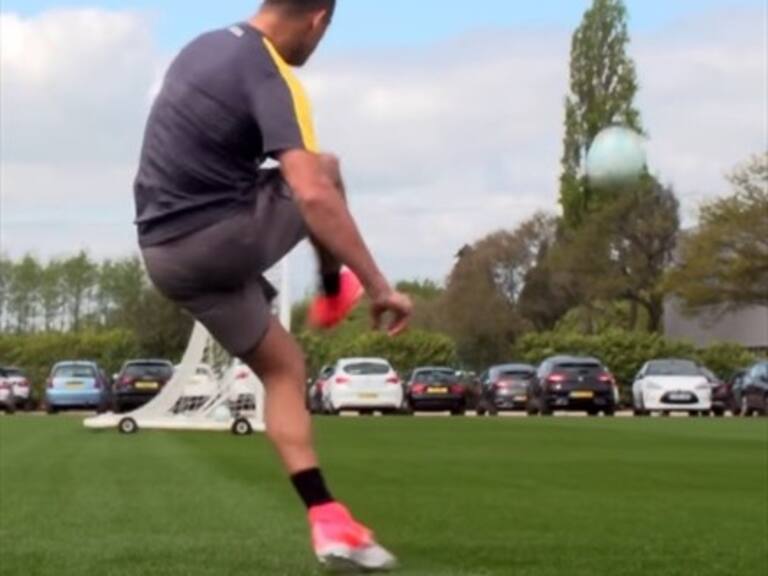 Alexis Sánchez derrotó a un youtuber inglés con su endemoniada comba