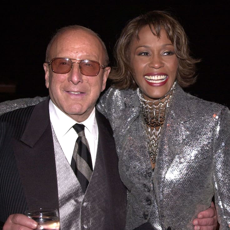 La música pierde a uno de sus grandes: muere Clive Davis, el hombre detrás del éxito de Whitney Houston, Bruce Springsteen y Alicia Keys