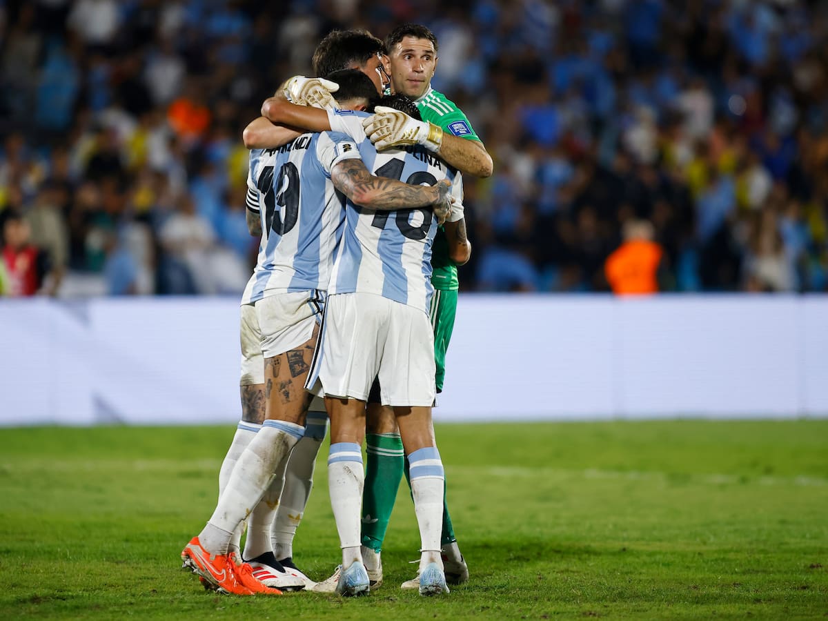 Bielsa le dio el último empujón: Argentina clasifica al Mundial 2026 sin jugar