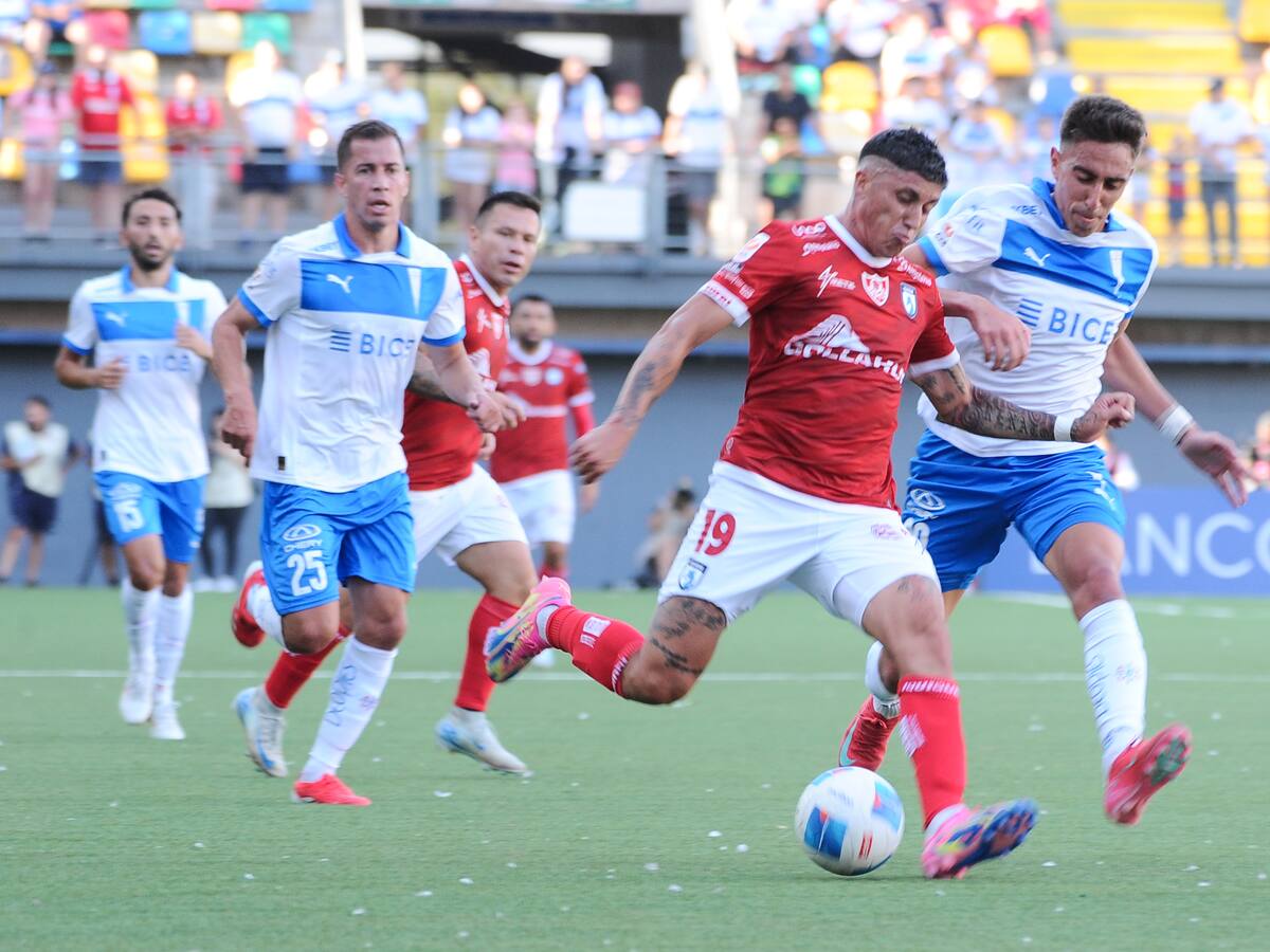 Con el regreso de tres titulares: la probable formación de Universidad Católica para visitar a Deportes Iquique