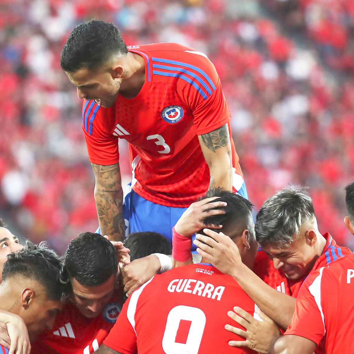Fue seleccionado chileno, es ofrecido a los tres grandes del fútbol nacional, pero su futuro estaría en Asia