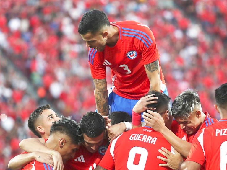 Fue seleccionado chileno, es ofrecido a los tres grandes del fútbol nacional, pero su futuro estaría en Asia