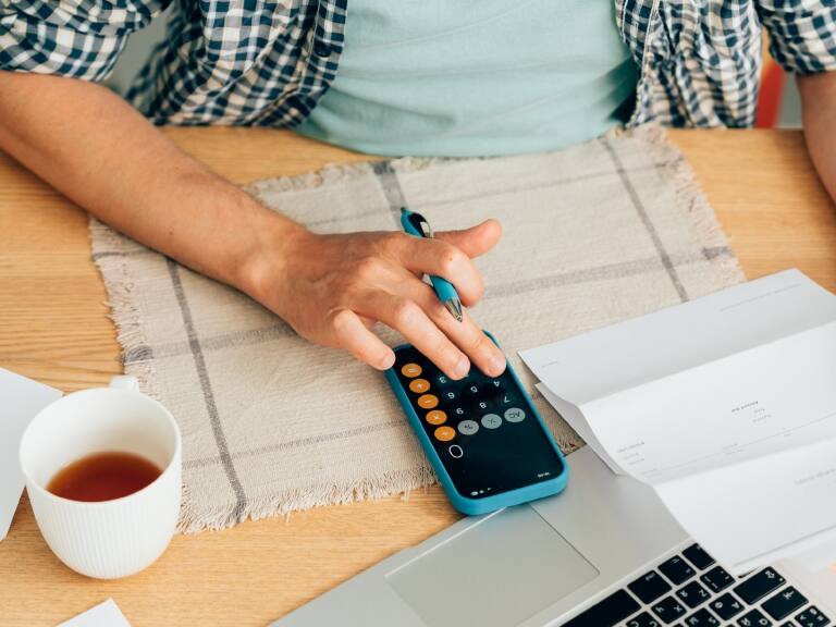 Un 42% de los chilenos tiene un bajo nivel de conocimiento sobre temas financieros